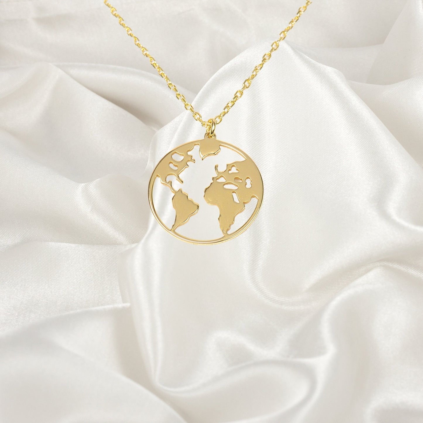 World map necklace, Earth necklace, World Map gift, Globe Gift, Globetrotter necklace, Travelers Pendant, Valentine's Day Gift, Gift for Her