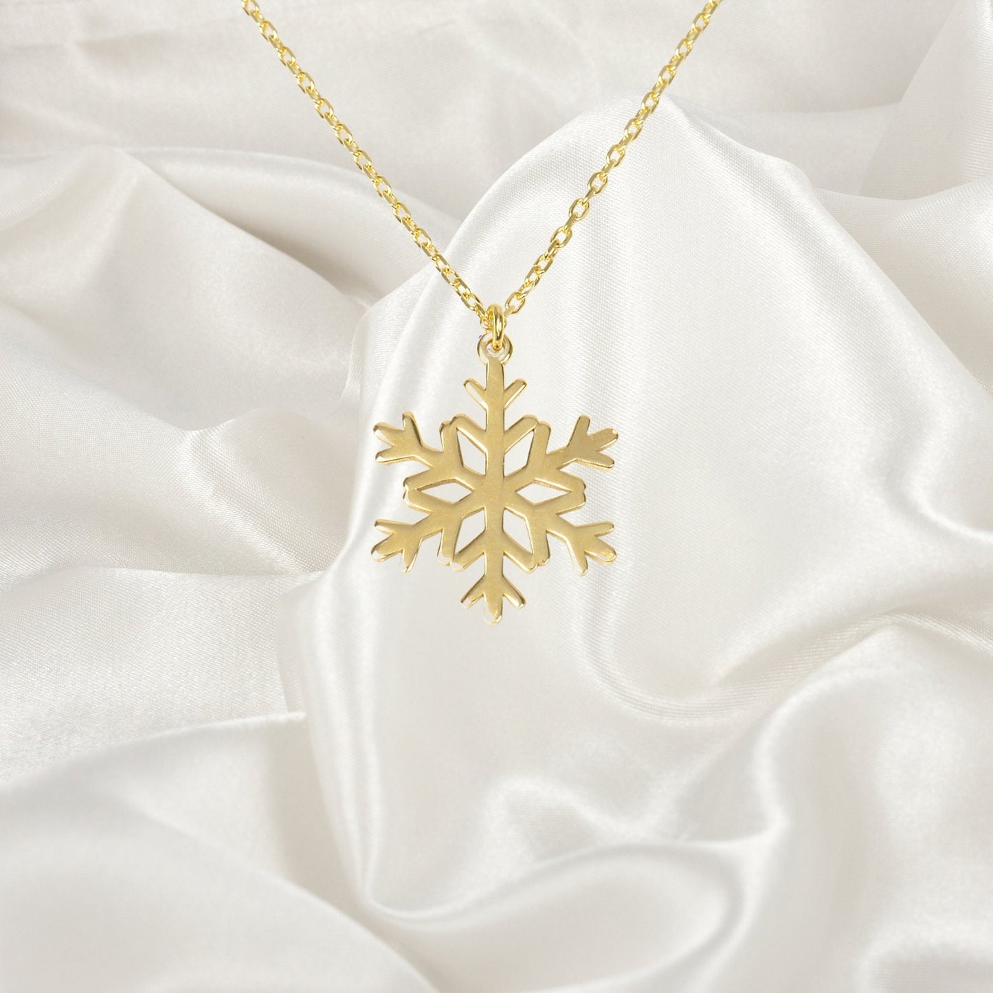 Snowflake Necklace, Dainty Snowflake Pendant For Women, Minimalist Birthday Gift, Bridesmaid Necklace, Snowflake Jewelry, Christmas Necklace