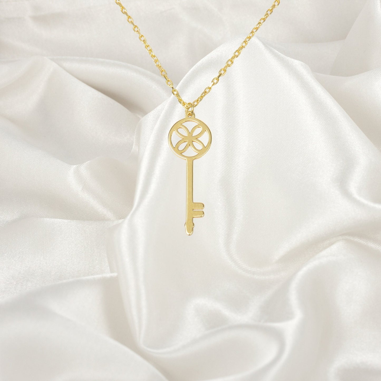 Clover Key Necklace, Key Pendant, Gold Key Pendant, Vintage Key Necklace, Friendship Necklace, Antique Key Pendant, Classic Key Pendant