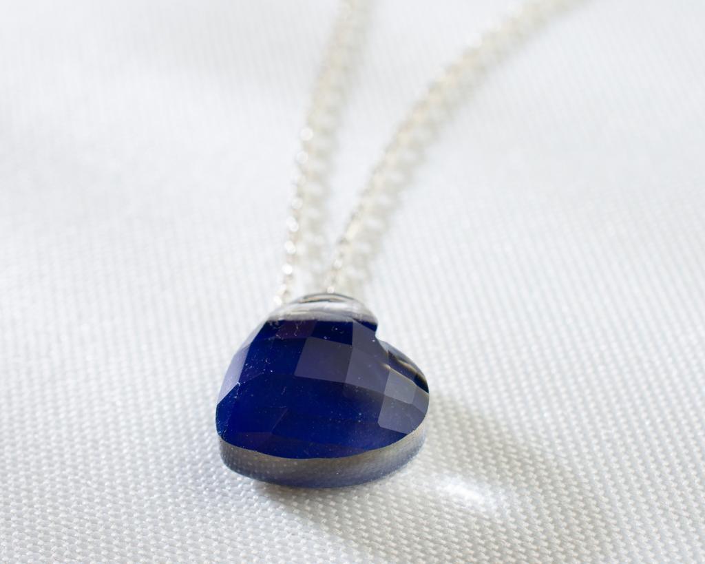 Emotion Stone Necklace, Mood Stone Necklace, Colour Changing Minimalist Gemstone Necklace, Heart Mood Pendant.