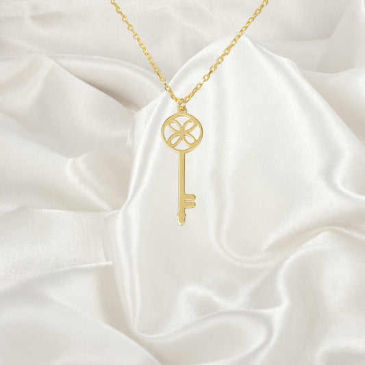 Clover Key Necklace, Key Pendant, Gold Key Pendant, Vintage Key Necklace, Friendship Necklace, Antique Key Pendant, Classic Key Pendant