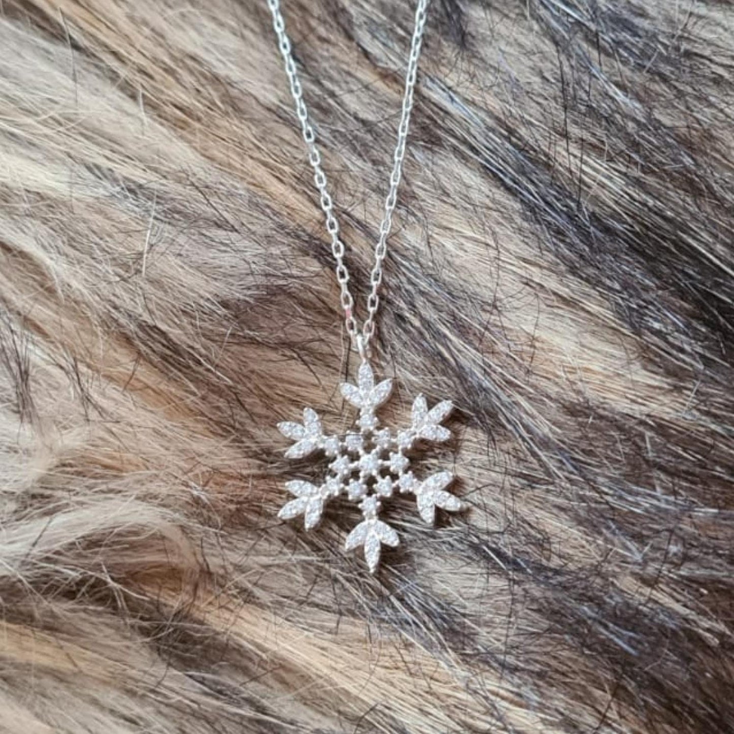 Silver Snowflake Necklace, Christmas Jewellery, Christmas necklace, Winter Necklace, Snowflake Pendant, Christmas Gift For Her, Diamond Gift